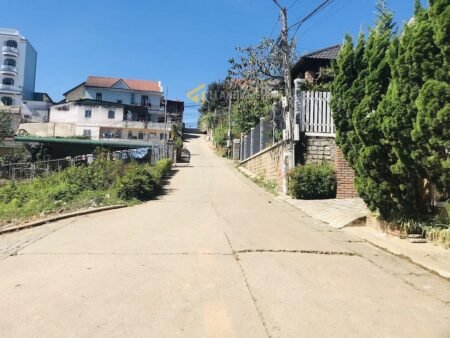 Đất hai mặt tiền Ba Tháng Tư, P3, Đà Lạt, mặt tiền rộng 15.6m