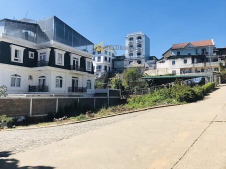 Đất hai mặt tiền Ba Tháng Tư, P3, Đà Lạt, mặt tiền rộng 15.6m