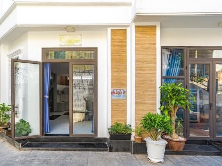 Homestay hẻm ô tô nhỏ Nhà Chung, phường 3, Đà Lạt mặt tiền 5.3m.
