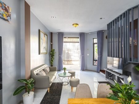 Homestay hẻm ô tô nhỏ Nhà Chung, phường 3, Đà Lạt mặt tiền 5.3m.