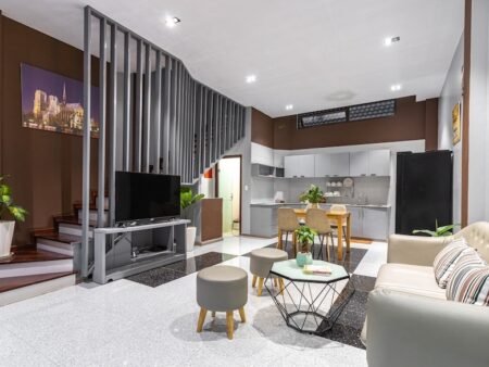 Homestay hẻm ô tô nhỏ Nhà Chung, phường 3, Đà Lạt mặt tiền 5.3m.