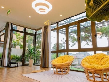 Villa mặt tiền ba tháng tư, P3, Đà Lạt khuôn đất vuông vức 10.95m x 24.6m