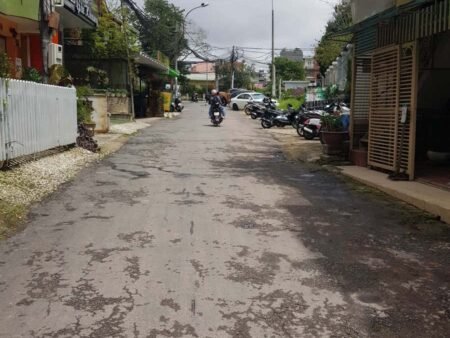 Nhà phố mặt tiền Trần Phú, P3, Đà Lạt, mặt tiền rộng 8m