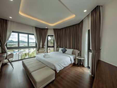 Villa 4 tầng hẻm ô tô lớn Trịnh Hoài Đức, P11, Đà Lạt, mặt tiền rộng 21.07m