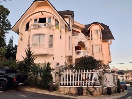 Villa đẳng cấp Mặt Tiền KQH Viện Nghiên Cứu hạt Nhân, Phường 11, Đà Lạt