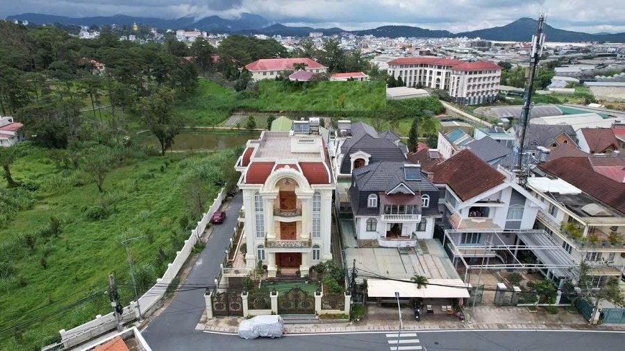 VILLA 5 tầng MẶT TIỀN Trần Nhân Tông P8 Đà Lạt - 335m2 - 55 tỷ VILLA 5 tầng MẶT TIỀN Trần Nhân Tông P8 Đà Lạt - 335m2 - 55 tỷ
