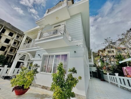 Cụm 2 biệt thự mặt tiền Khởi Nghĩa Bắc Sơn P10 cũ Đà Lạt 2626m2 - 120 tỷ