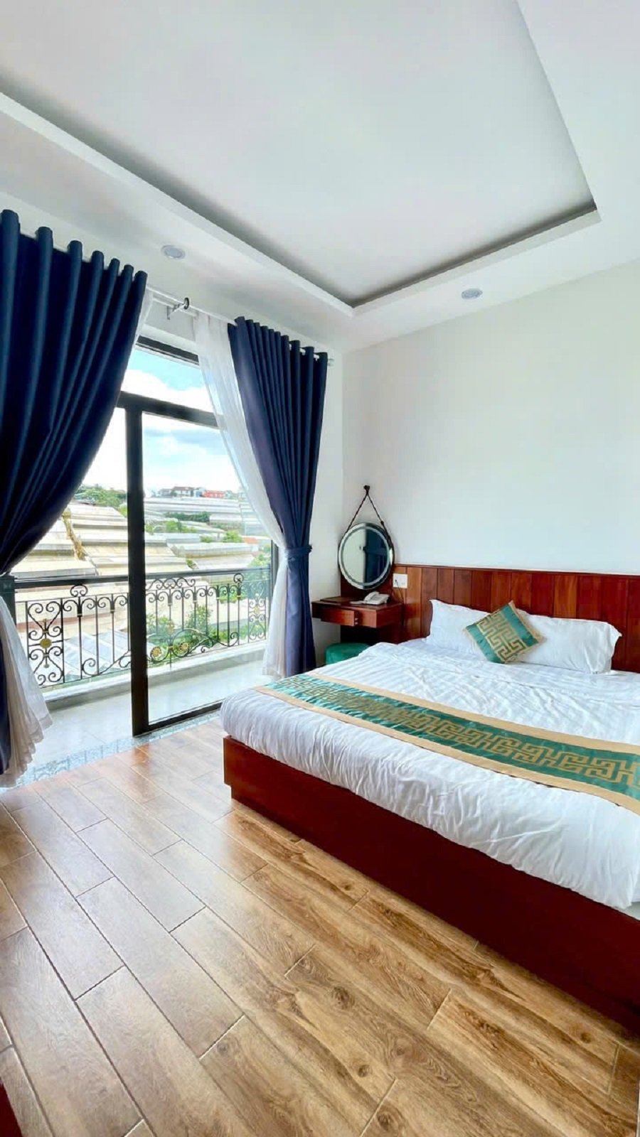 Khách sạn 14 Phòng hẻm oto 4m Nam Hồ P11 Đà Lạt - 202,9 m2 - 25 tỷ Khách sạn 14 Phòng hẻm oto 4m Nam Hồ P11 Đà Lạt - 202,9 m2 - 25 tỷ