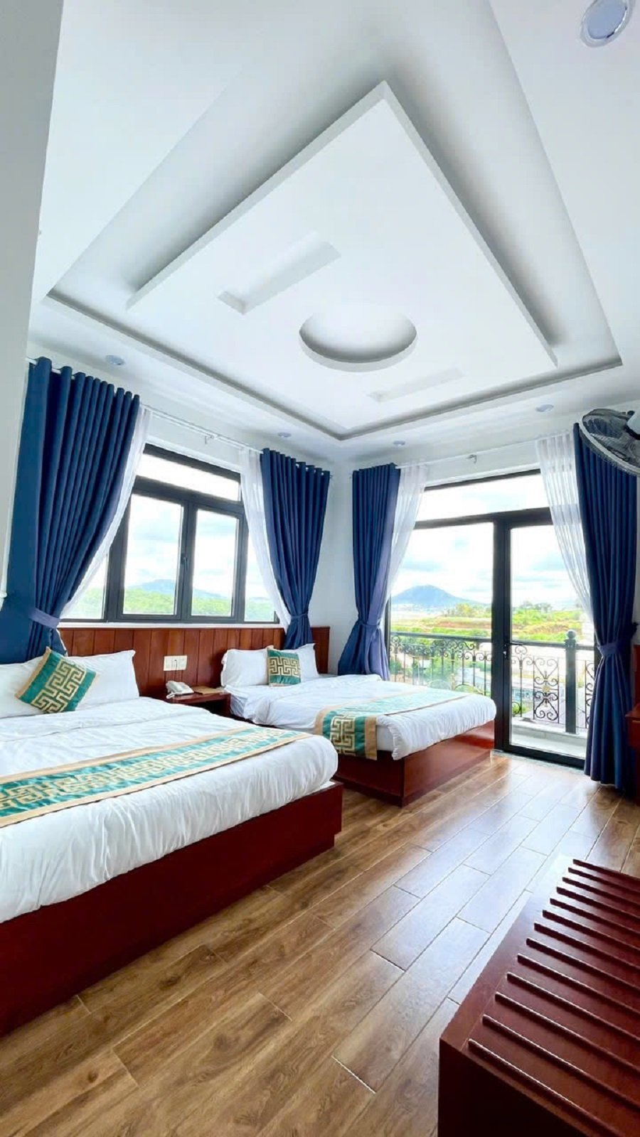 Khách sạn 14 Phòng hẻm oto 4m Nam Hồ P11 Đà Lạt - 202,9 m2 - 25 tỷ Khách sạn 14 Phòng hẻm oto 4m Nam Hồ P11 Đà Lạt - 202,9 m2 - 25 tỷ