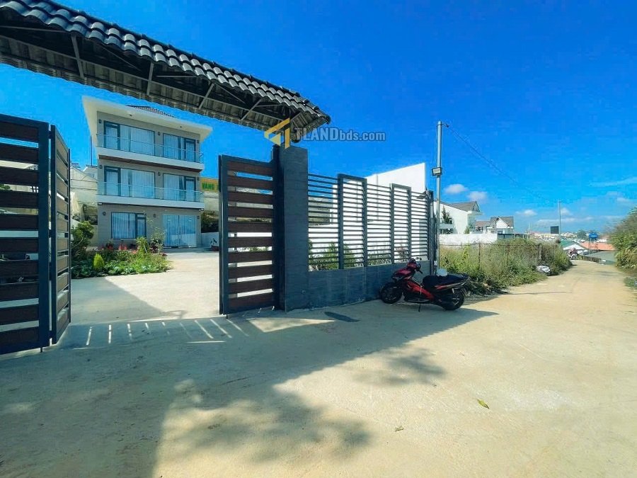 Villa 3 tầng hẻm oto Nam Hồ Phường 11 cũ Đà Lạt - 281 m2 - 18 tỷ Villa 3 tầng hẻm oto Nam Hồ Phường 11 cũ Đà Lạt - 281 m2 - 18 tỷ