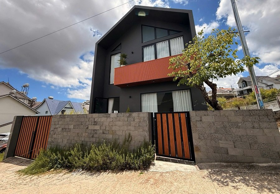 Villa 2 tầng hẻm oto mới hoàn thiện Nam Hồ P11 Đà Lạt - 200 m2 - 13.9 tỷ Villa 2 tầng hẻm oto mới hoàn thiện Nam Hồ P11 Đà Lạt - 200 m2 - 13.9 tỷ