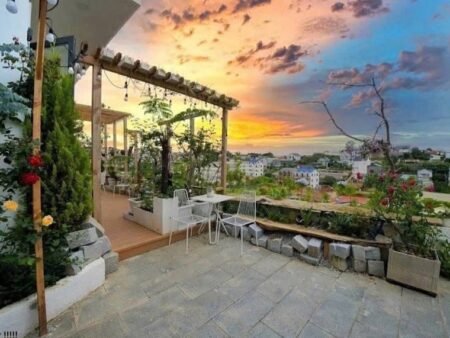 Villa 4 tầng hẻm oto Trịnh Hoài Đức khu biệt thự Nam Hồ P11 Đà Lạt
