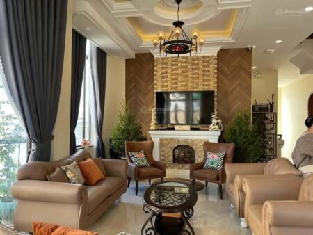 Villa 4 tầng hẻm oto có view Trịnh Hoài Đức khu biệt thư Nam Hồ Đà Lạt