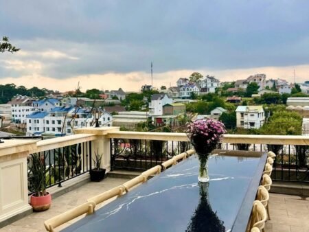 Villa mới 4 tầng hẻm oto Trịnh Hoài Đức P11 cũ Đà Lạt - 304,1 m2 - 20.5 tỷ