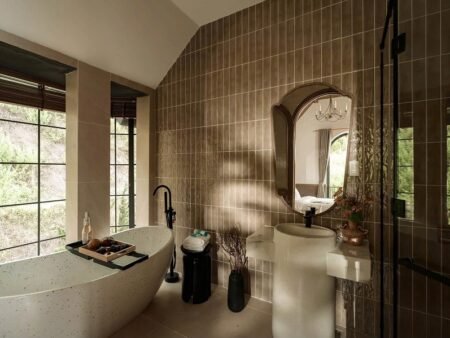Villa 4 tầng 2 mặt tiền mới 100% KQH Phạm Hồng Thái P10 Đà Lạt, 250m2 - 36.8 tỷ