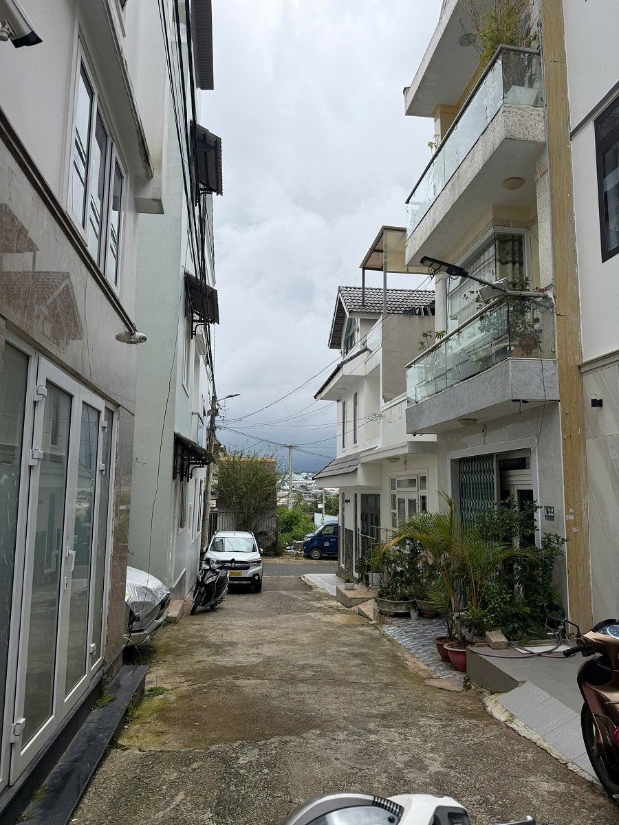 Nhà phố 3 tầng KQH Trần Anh Tông P8 Đà Lạt - 40,32 m2 - 5 tỷ Nhà phố 3 tầng KQH Trần Anh Tông P8 Đà Lạt - 40,32 m2 - 5 tỷ