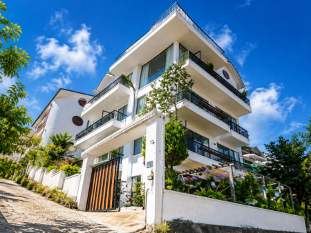 Villa 4 tầng hẻm oto Trịnh Hoài Đức khu biệt thự Nam Hồ P11 Đà Lạt