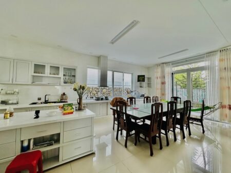 Cụm 2 biệt thự mặt tiền Khởi Nghĩa Bắc Sơn P10 cũ Đà Lạt 2626m2 - 120 tỷ