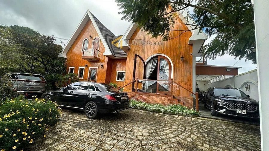 Villa Gỗ Hai Mặt Tiền Đống Đa P3 cũ Đà Lạt 478.55m2 - 53 Tỷ Villa Gỗ Hai Mặt Tiền Đống Đa P3 cũ Đà Lạt 478.55m2 - 53 Tỷ