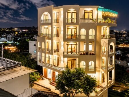 Khách sạn 6 tầng hẻm oto Trịnh Hoài Đức P11 Đà Lạt - 203m2 16 Phòng - 27 tỷ